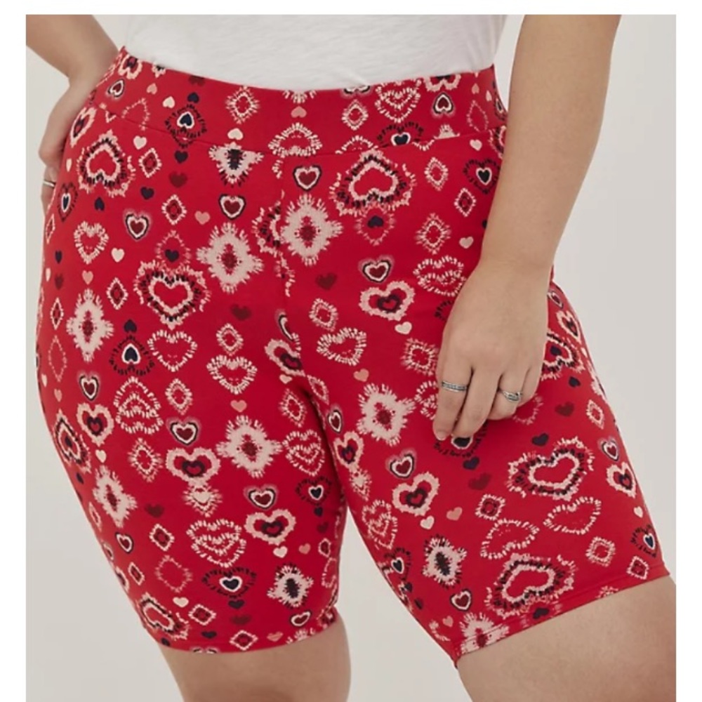 NWT Torrid 9" BIKE SHORT - COTTON PAISLEY HEART PRINT